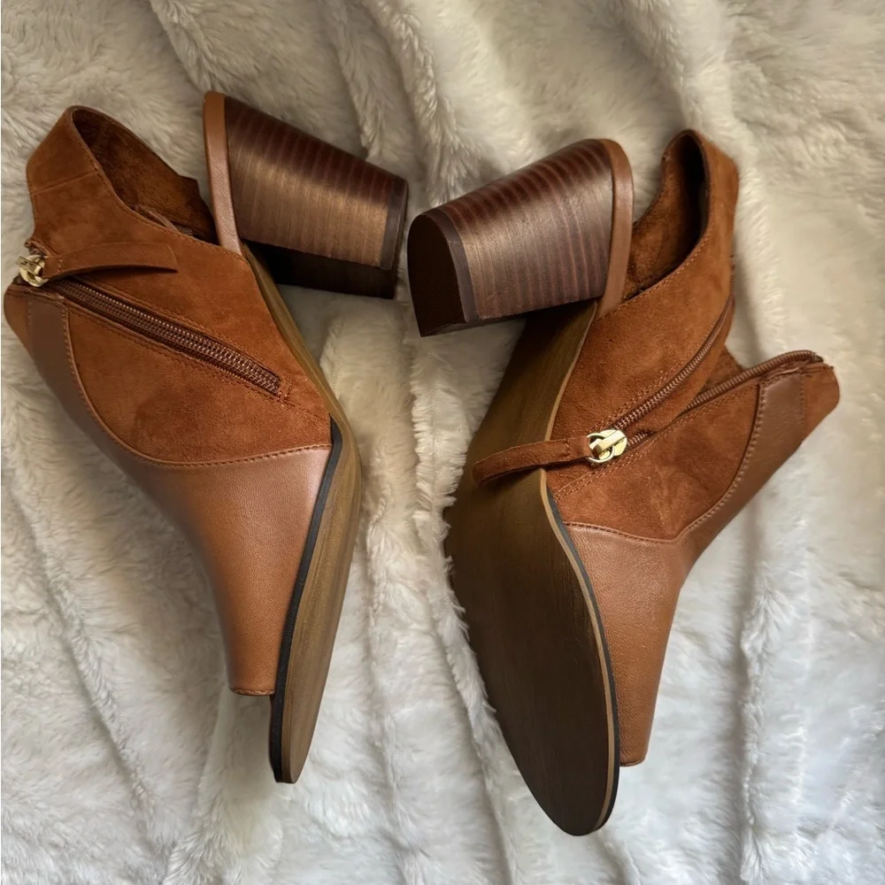 Bella Vita Brown Leather Upper Sandal